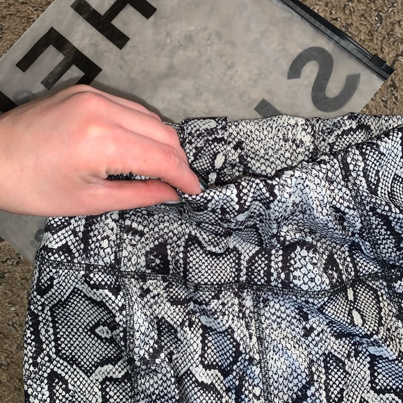 SHEIN snakeskin print workout leggings with pocket - Picture 7 of 12
